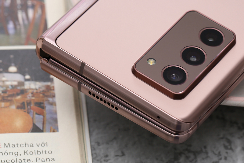 Bộ 5 camera, gồm cụm 3 camera chính, 2 camera phụ | Samsung Galaxy Z Fold 2 Bộ 5 camera, gồm cụm 3 camera chính, 2 camera phụ | Samsung Galaxy Z Fold 2
